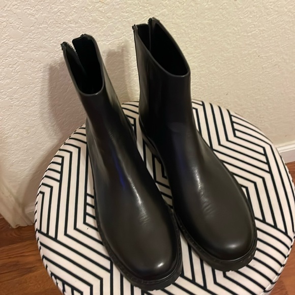KARL LAGERFELD  PARIS Black Ankle Boots - Picture 1 of 5